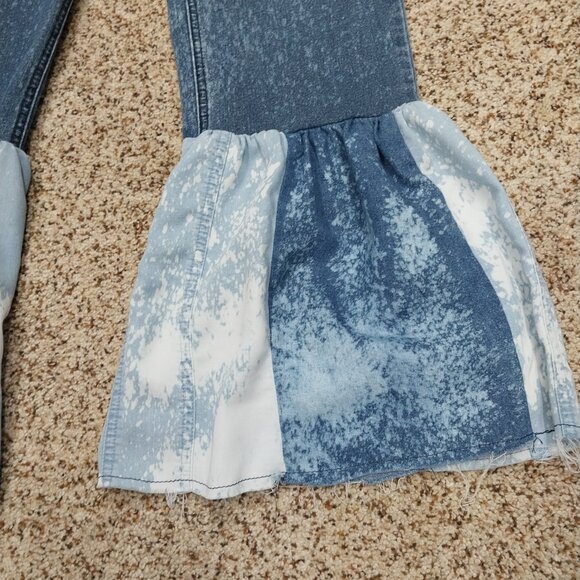 3326 Size 0.5 Chico's Upcycled Bleached Ruffle Leg Jeans. - Picture 2 of 9
